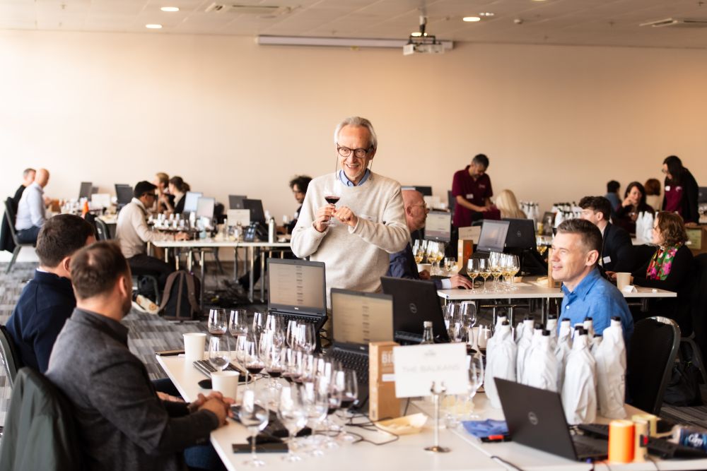 Andrew Jefford speaking as co-chair during the DWWA judging session.